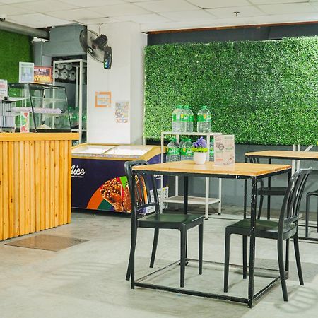 Pasay Centrale Hotel Екстериор снимка