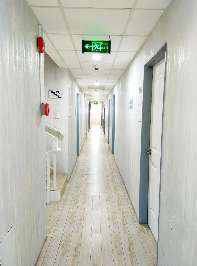 Pasay Centrale Hotel Екстериор снимка