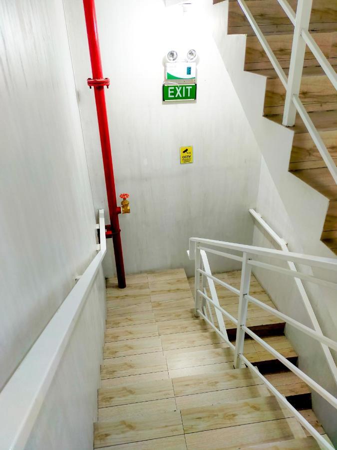 Pasay Centrale Hotel Екстериор снимка