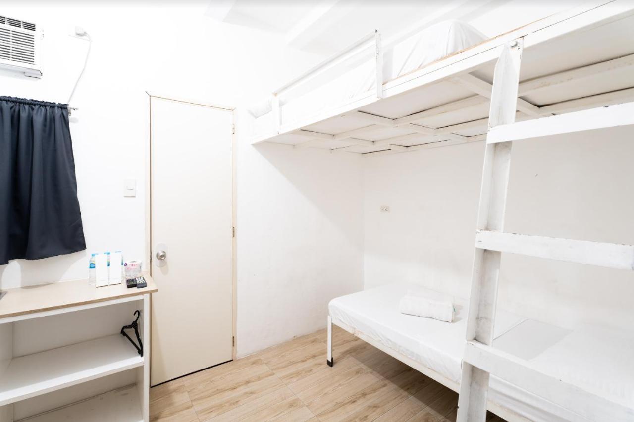Pasay Centrale Hotel Екстериор снимка